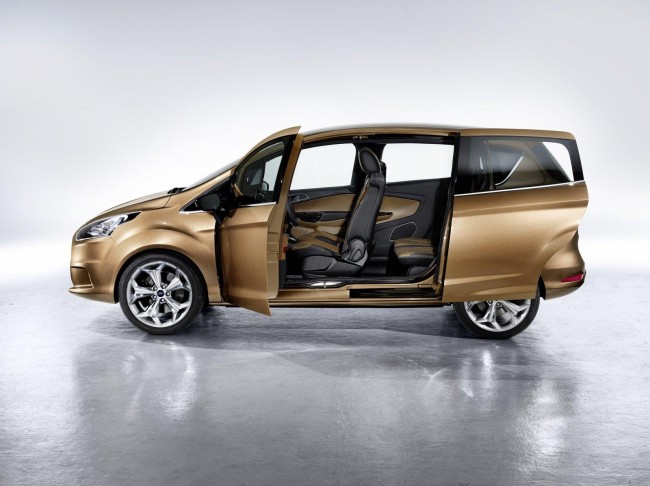 Новый Ford B-Max прокат в Автодаре.jpg Новый Ford B-Max прокат в Автодаре.jpg